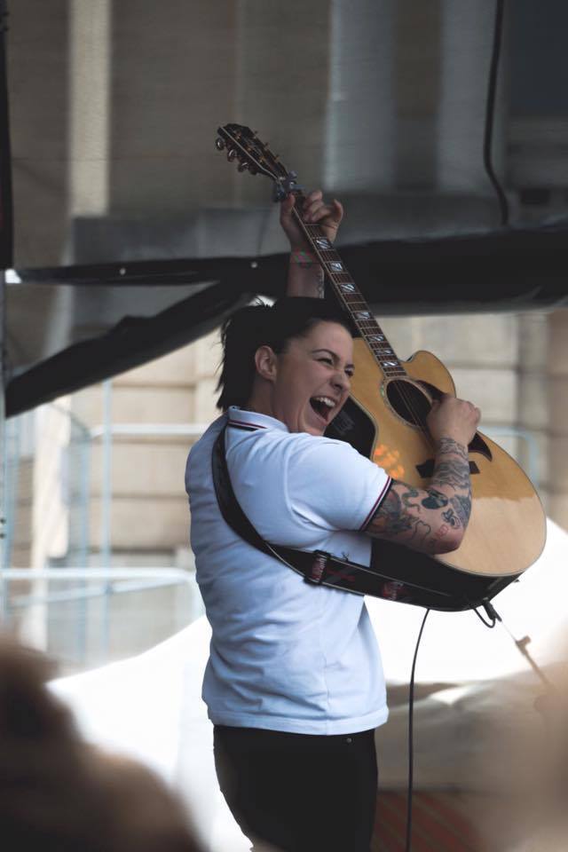 imagen 5 de En su nuevo single, Lucy Spraggan se enfrenta al problema del suicidio.