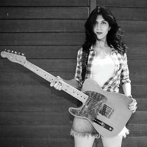 imagen 7 de Érase una mujer a una guitarra pegada, era una mujer superlativa… Susan Santos.