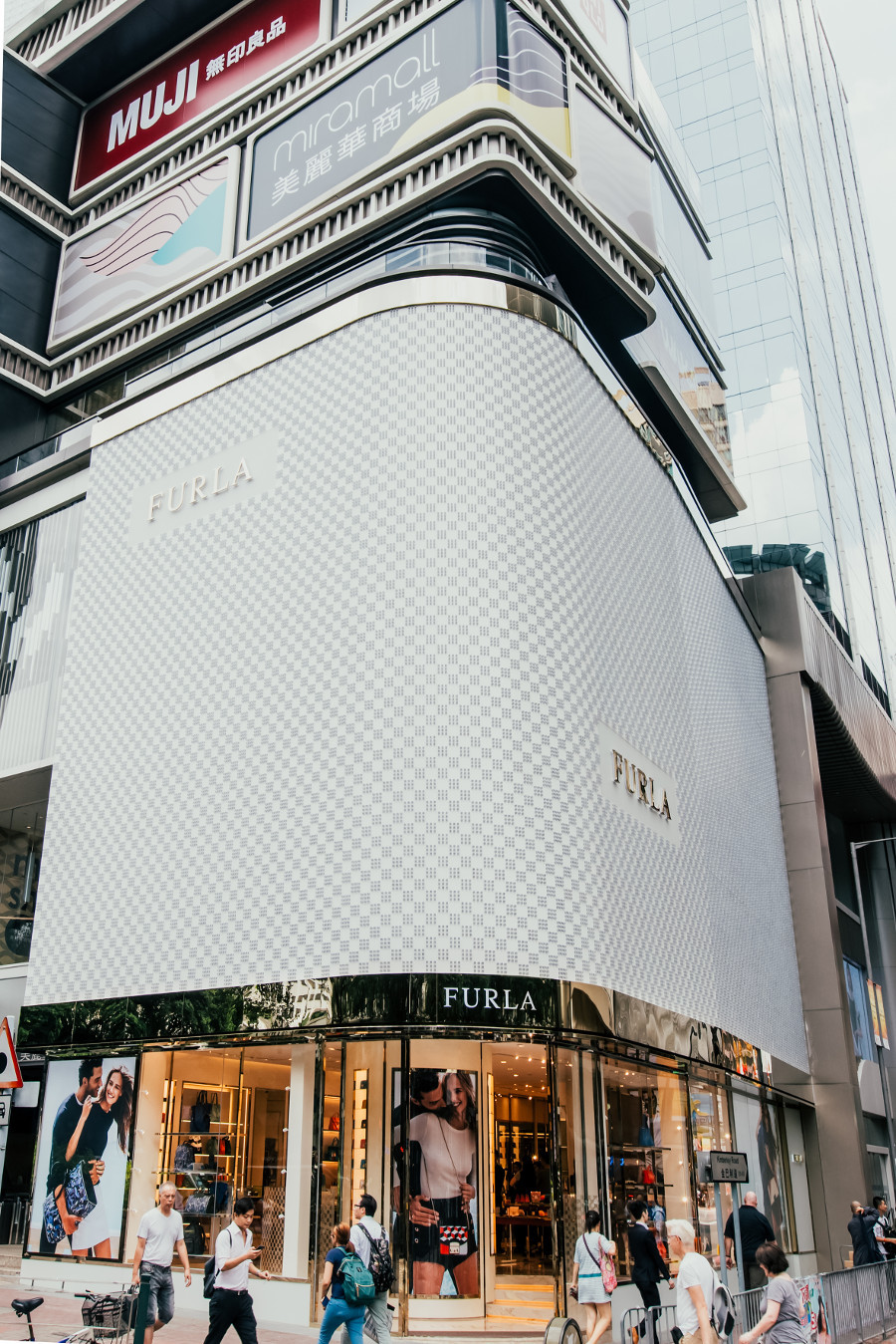 imagen 1 de Furla inaugura la nueva flagship store en Hong Kong.