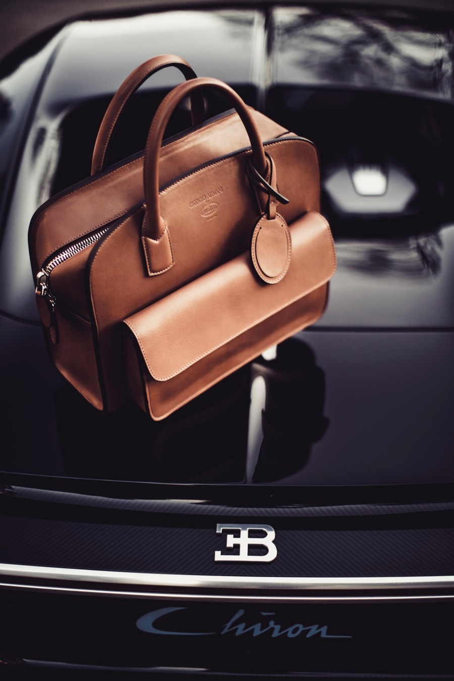 imagen 5 de Giorgio Armani para Bugatti, un romance de alta costura.