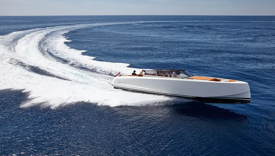 imagen 3 de Gobierna las olas con el Vanquish VQ48.