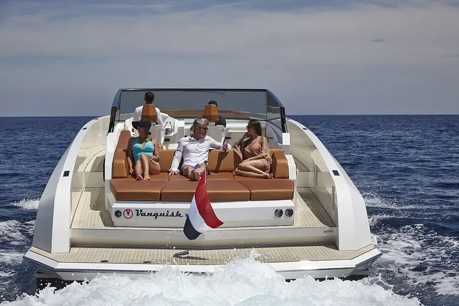 imagen 6 de Gobierna las olas con el Vanquish VQ48.