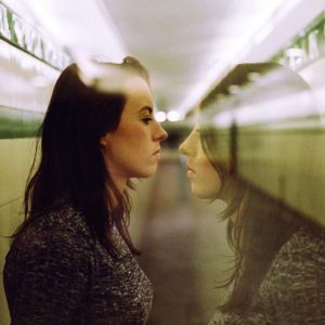 La cantante australiana Gordi lanza el videoclip oficial de su nuevo single.