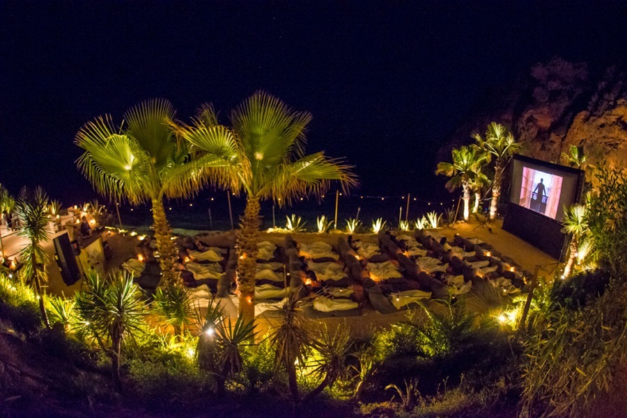 imagen 8 de Noches de cena, cine y copa a pie de playa en Ibiza.