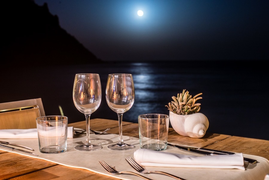 imagen 6 de Noches de cena, cine y copa a pie de playa en Ibiza.