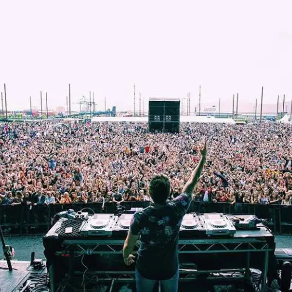 imagen 4 de El verano es para viajar, conocer gente y la intrascendente música de Jonas Blue.