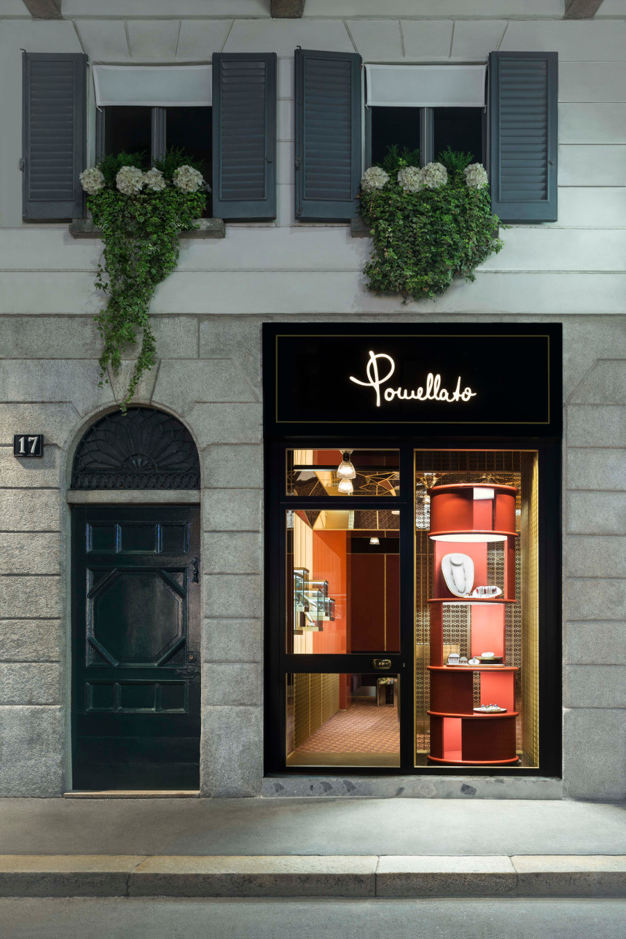 imagen 2 de Pomellato abre boutique en la exclusiva Vía Montenapoleone de Milán.