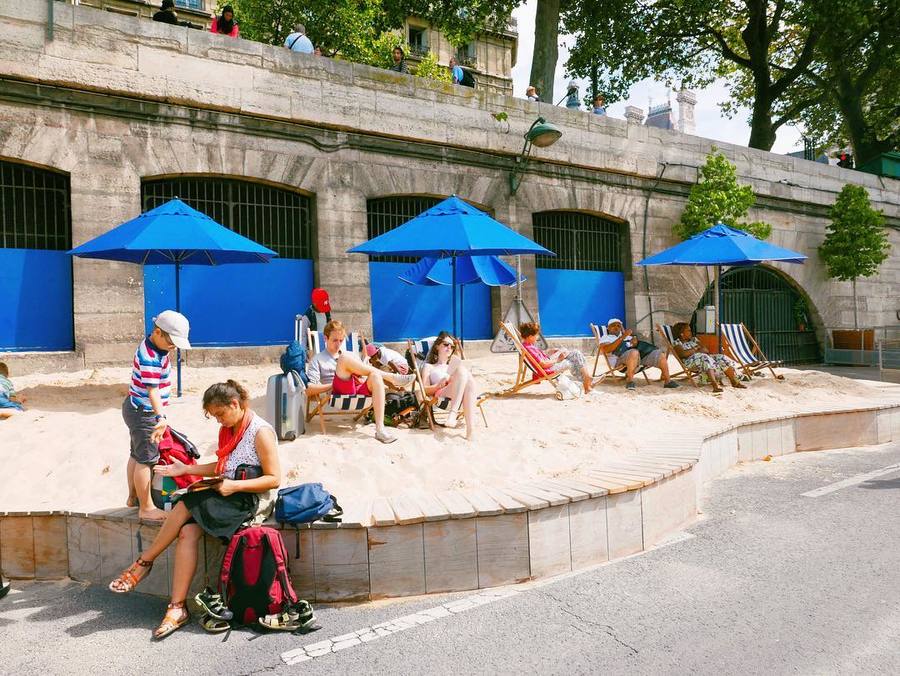 imagen 1 de Un baño de sol en la playa de París.