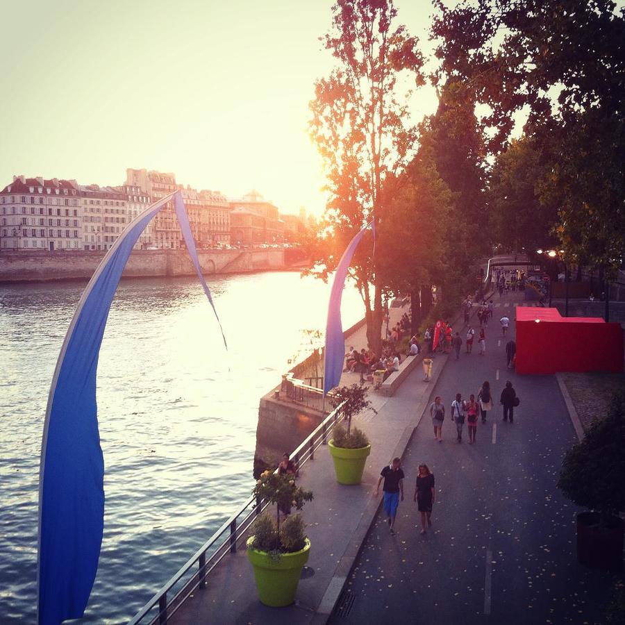 imagen 7 de Un baño de sol en la playa de París.