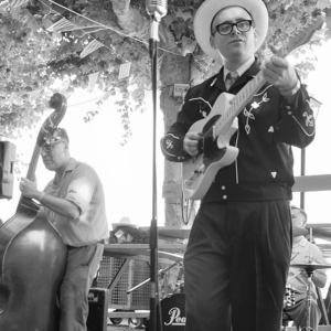 Un poco de buen rockabilly de la mano de Legacaster.