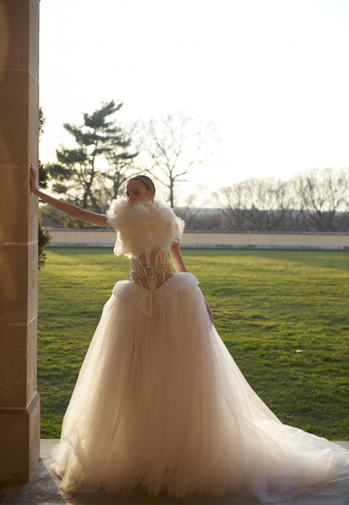 imagen 13 de Vestida de novia por los jardines de palacio.