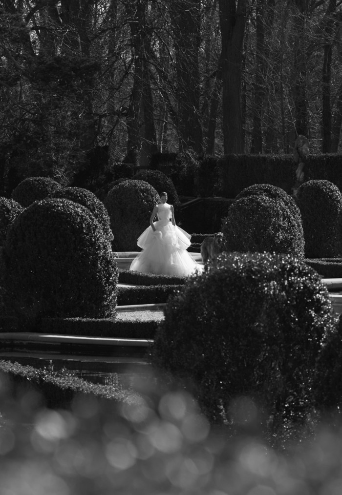 imagen 6 de Vestida de novia por los jardines de palacio.