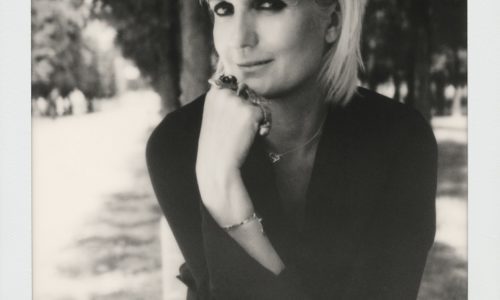Y habló Dior: Maria Grazia Chiuri es la primera mujer al frente de su dirección creativa.
