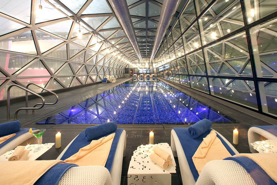 Un chapuzón en la piscina del Aeropuerto de Catar