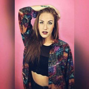 La música de Danielle Knoll es una invitación a disfrutar de la vida.