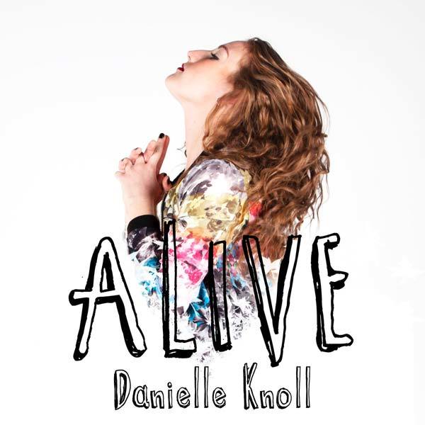 imagen 2 de La música de Danielle Knoll es una invitación a disfrutar de la vida.