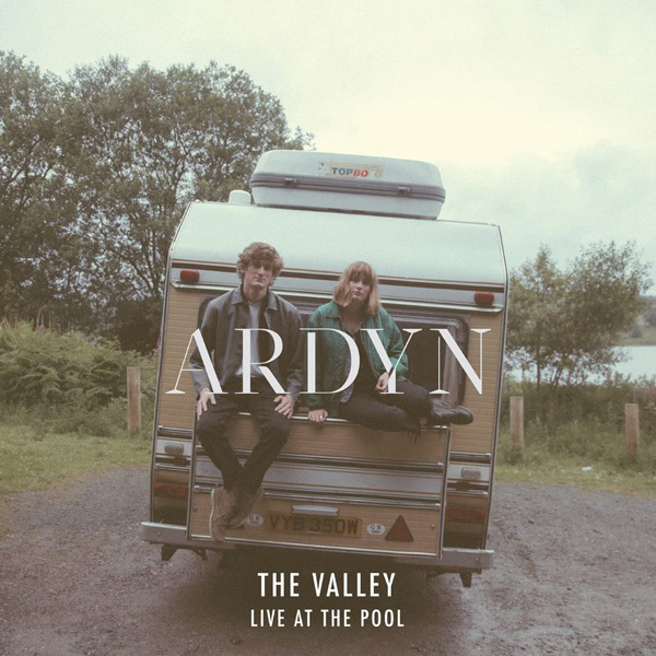 imagen 2 de El dúo de folk alternativo Ardyn comparte su más reciente videoclip.