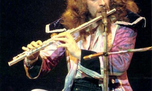 El flautista más famoso del rock: Ian Anderson, líder de Jethro Tull.