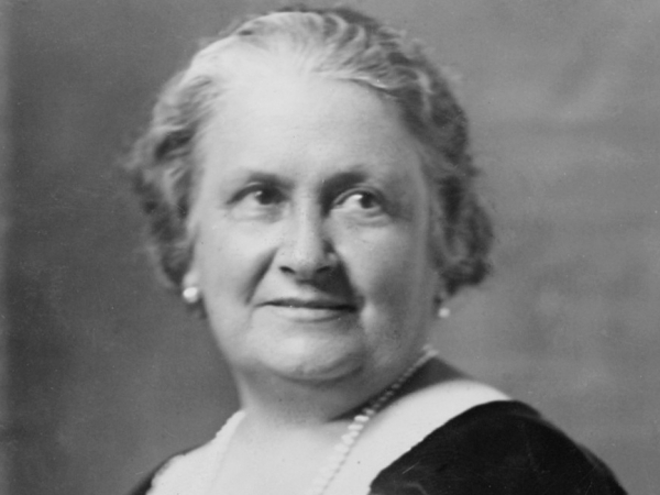 María Montessori, pedagoga y primera italiana en doctorarse en medicina.