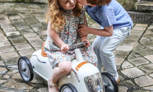 Peugeot se pasa a los juguetes y presenta su colección infantil.