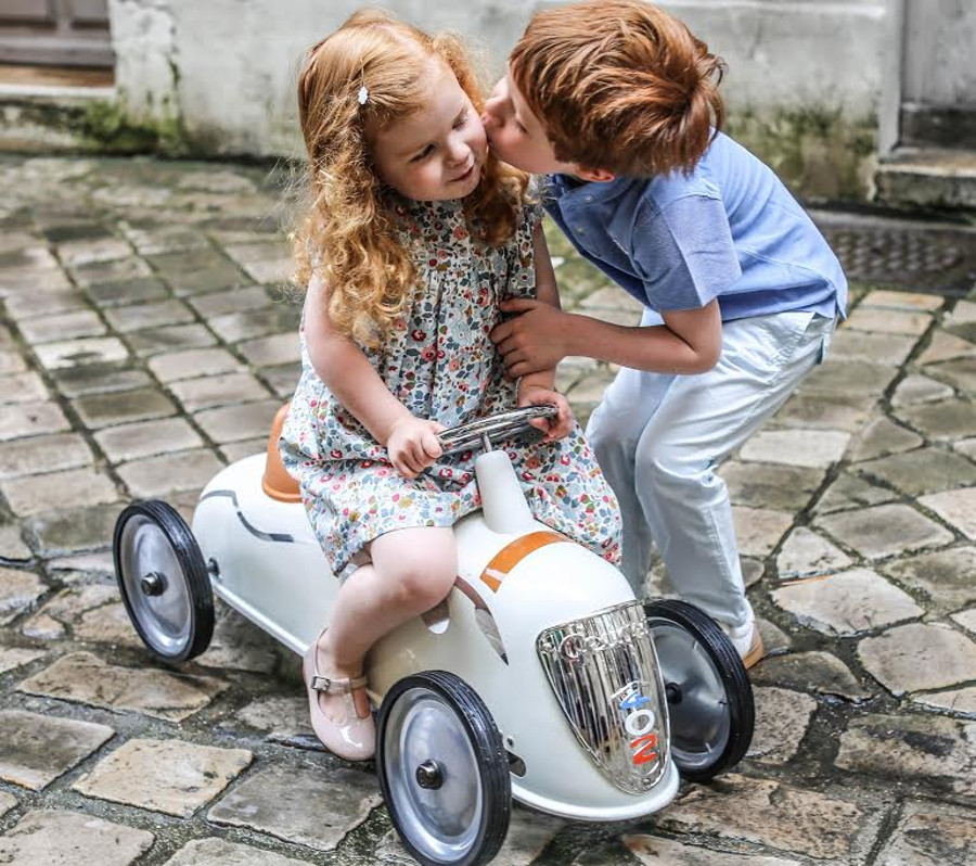 imagen 1 de Peugeot se pasa a los juguetes y presenta su colección infantil.