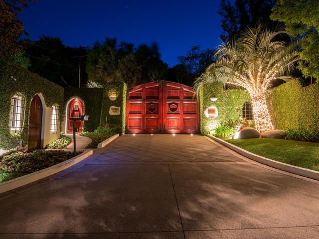 imagen 5 de Se vende la casa en la que vivió Cher y también Eddi Murphy.