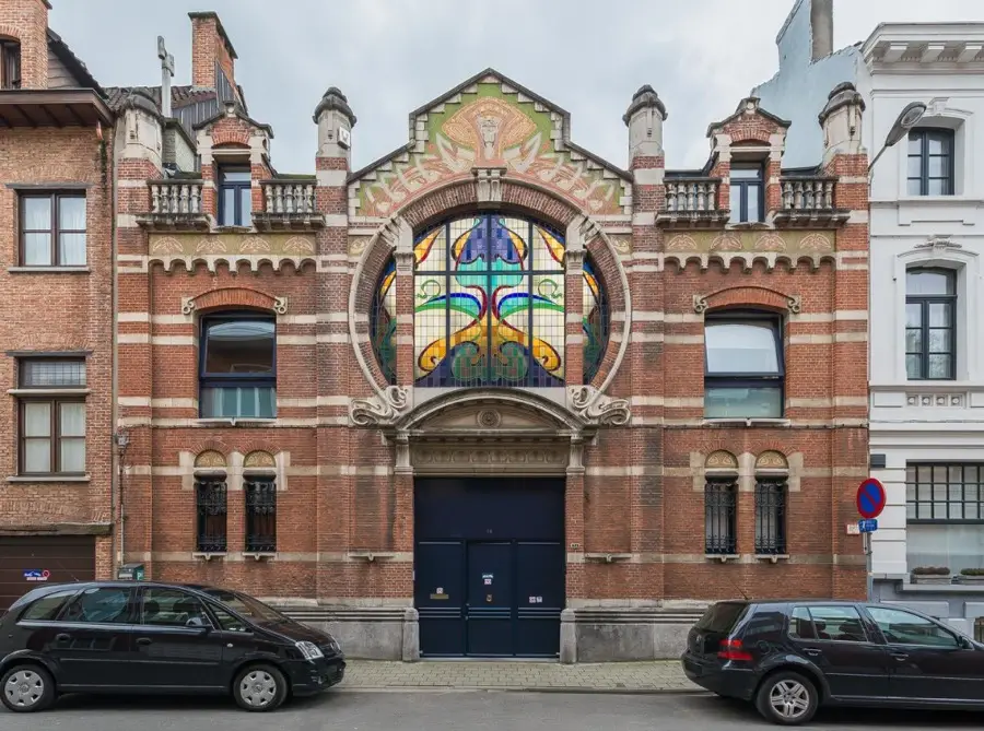 imagen 2 de 1.650.000 euros y una moderna vivienda en la vieja Europa.