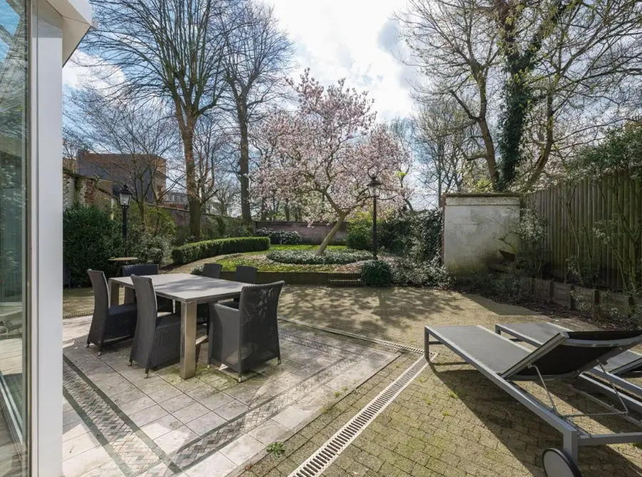 imagen 12 de 1.650.000 euros y una moderna vivienda en la vieja Europa.