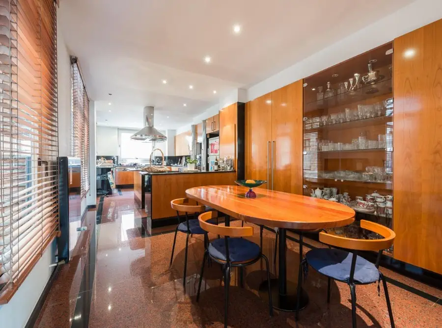 imagen 10 de 1.650.000 euros y una moderna vivienda en la vieja Europa.