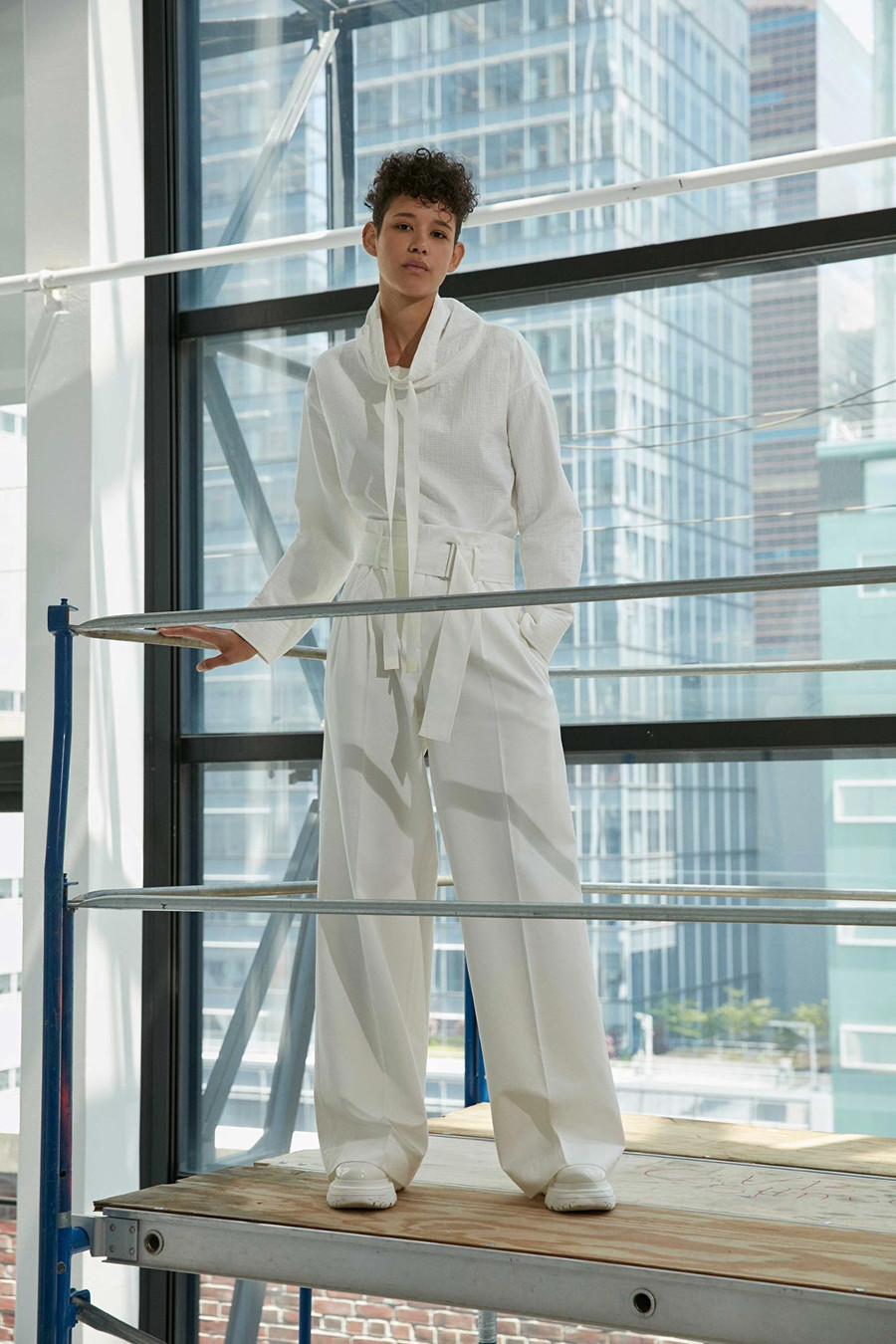 imagen 2 de Diseños monocromáticos para la mujer DKNY.