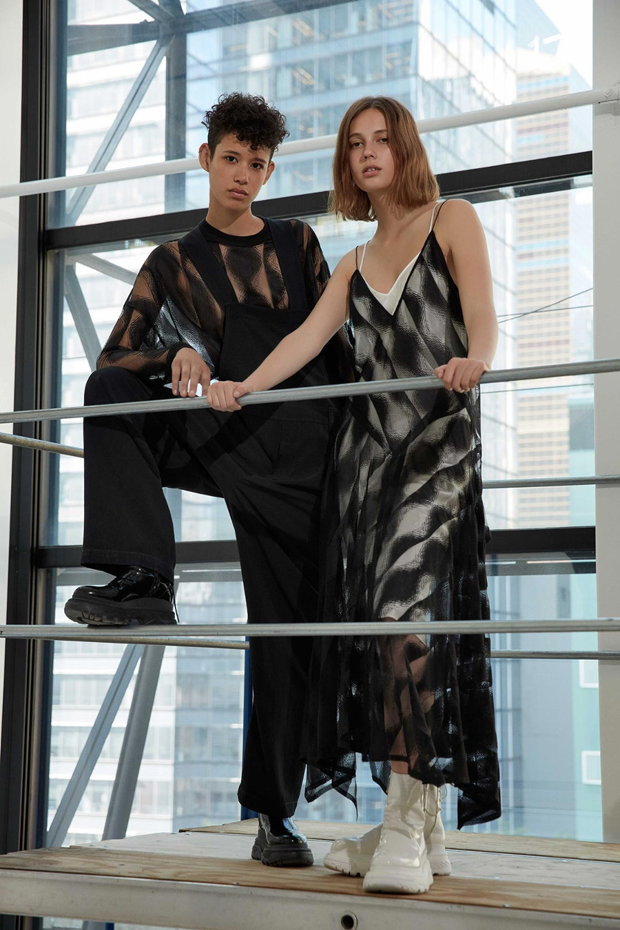 imagen 22 de Diseños monocromáticos para la mujer DKNY.