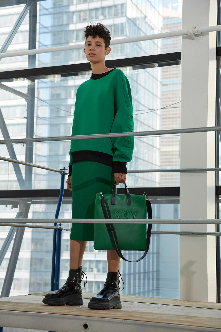 imagen 25 de Diseños monocromáticos para la mujer DKNY.