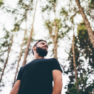 El músico valenciano Bearoid vuelve con un nuevo single y videoclip.