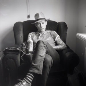 El canadiense Daniel Romano de gira por España con su country reinventado.