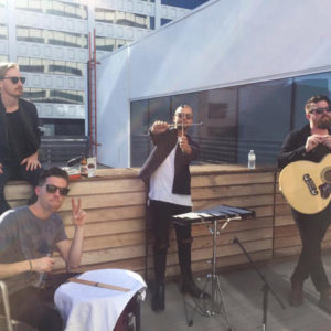 Sellado al vacío, buena música y divertido vídeo de  Knox Hamilton.