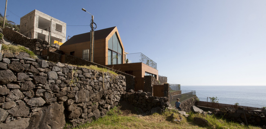 imagen 1 de Vivir en Madeira, en una casa con piscina infinita.