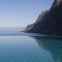 Vivir en Madeira, en una casa con piscina infinita.