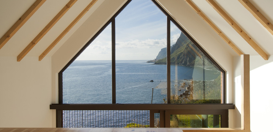 imagen 5 de Vivir en Madeira, en una casa con piscina infinita.