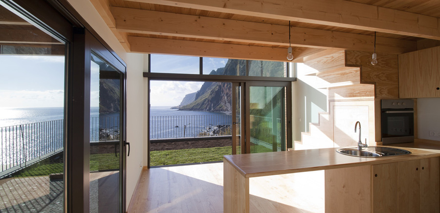 imagen 6 de Vivir en Madeira, en una casa con piscina infinita.