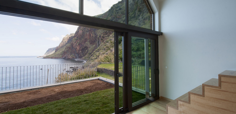 imagen 7 de Vivir en Madeira, en una casa con piscina infinita.