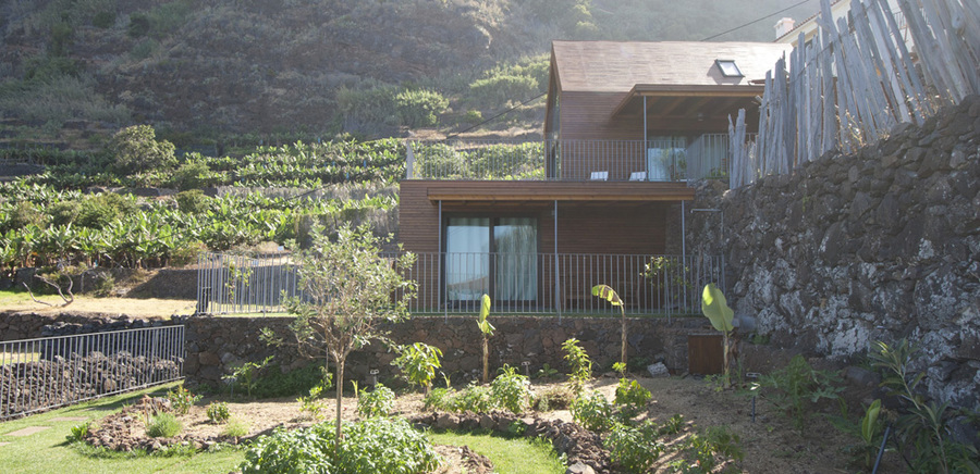 imagen 13 de Vivir en Madeira, en una casa con piscina infinita.