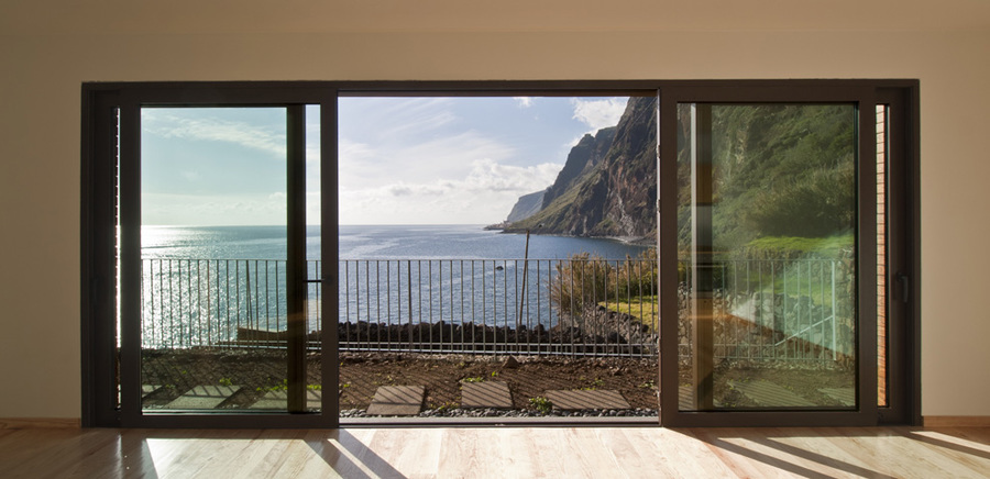 imagen 8 de Vivir en Madeira, en una casa con piscina infinita.