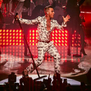 Chulesco, transgresor y divertido como siempre, Robbie Williams.
