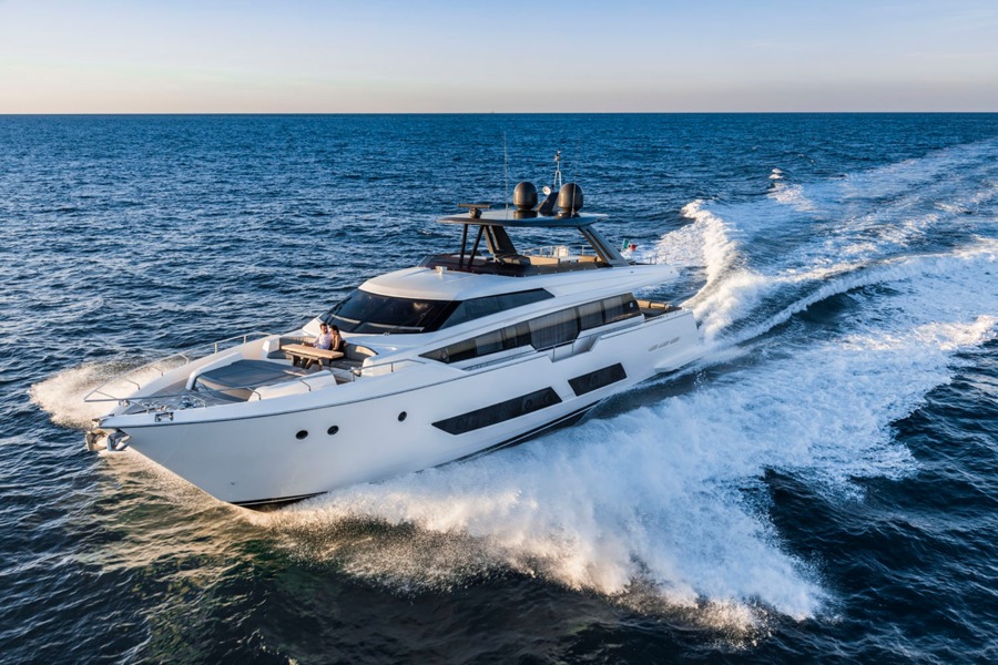 imagen 4 de Ferretti Yachts 850, lujo, potencia y elegancia sobre el mar.