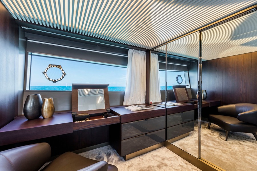 imagen 15 de Ferretti Yachts 850, lujo, potencia y elegancia sobre el mar.