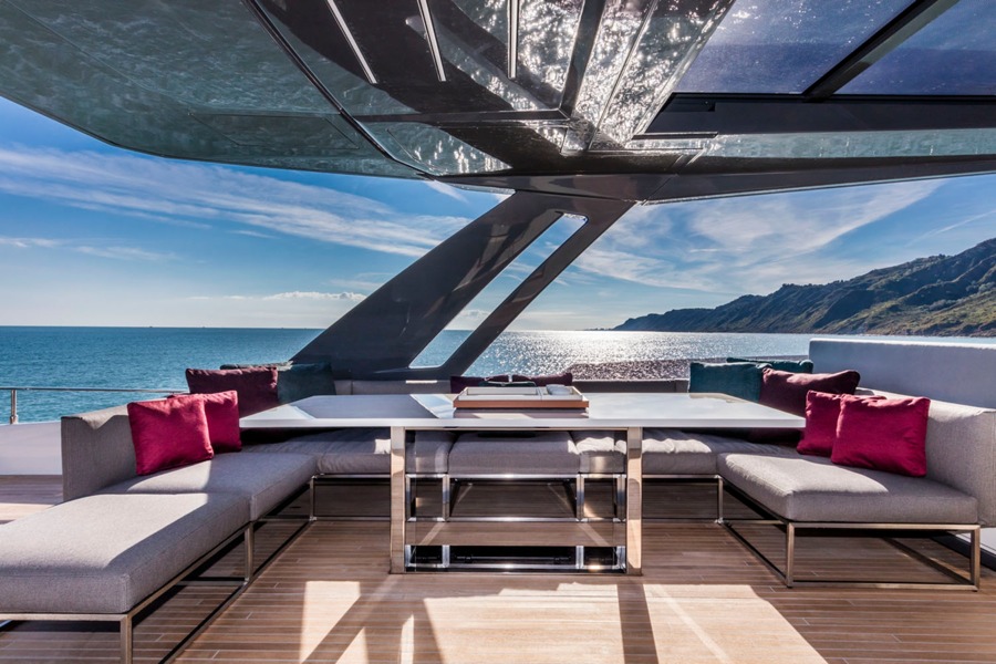 imagen 21 de Ferretti Yachts 850, lujo, potencia y elegancia sobre el mar.