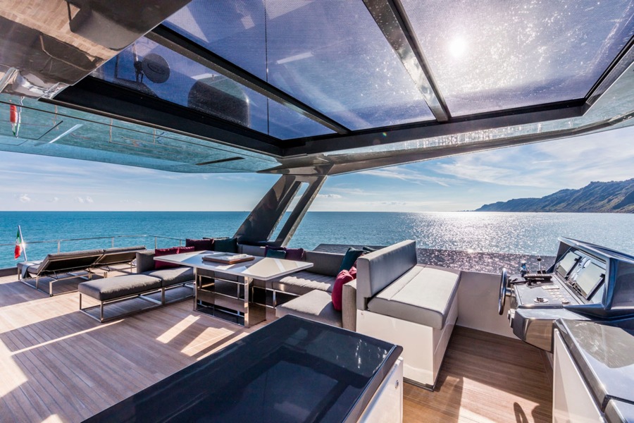 imagen 22 de Ferretti Yachts 850, lujo, potencia y elegancia sobre el mar.