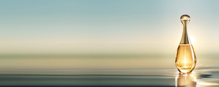 imagen 4 de J’adore: el sol, el mar, Charlize Theron y Dior.