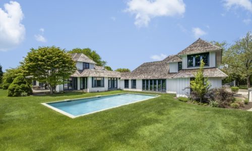 John McEnroe baja el precio de su casa en los Hamptons para facilitar su venta.