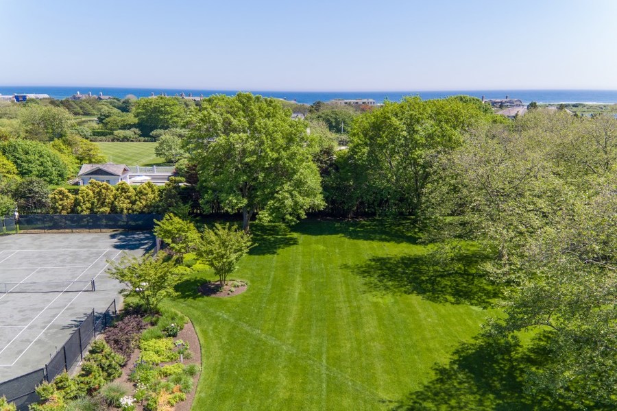imagen 17 de John McEnroe baja el precio de su casa en los Hamptons para facilitar su venta.